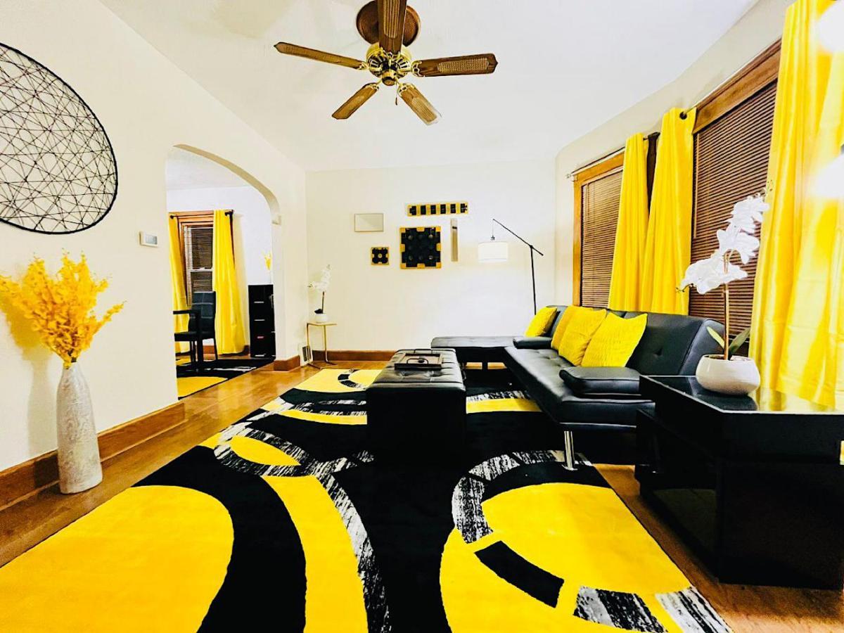 The Amber Retreat - Brooklyn Centre Comfort - Charming Space For Families, Couples & Business Travelers Near Downtown - With 300Mb Wifi, Parking & Self Check-In Cleveland Bagian luar foto