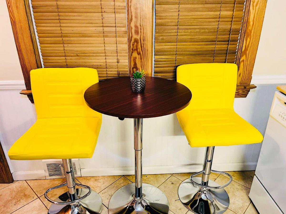 The Amber Retreat - Brooklyn Centre Comfort - Charming Space For Families, Couples & Business Travelers Near Downtown - With 300Mb Wifi, Parking & Self Check-In Cleveland Bagian luar foto