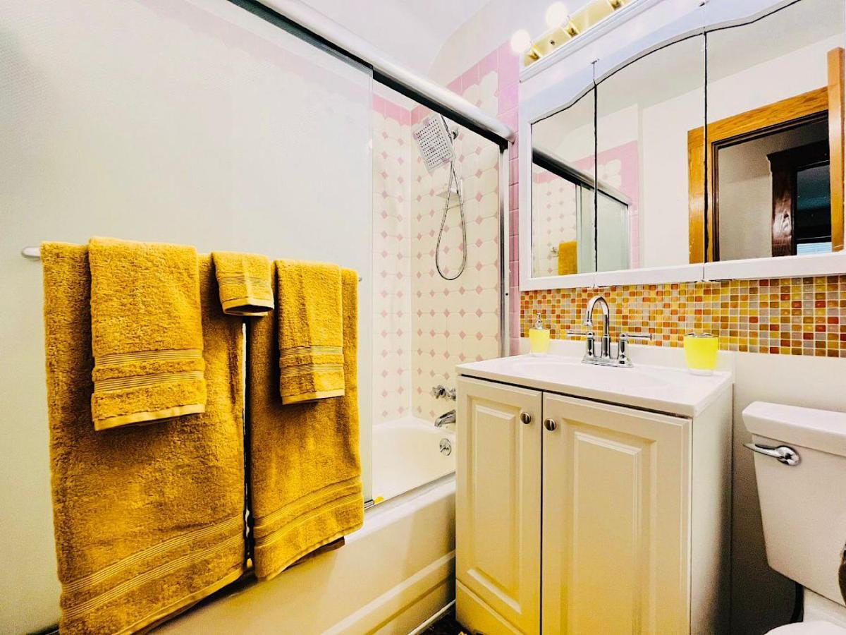 The Amber Retreat - Brooklyn Centre Comfort - Charming Space For Families, Couples & Business Travelers Near Downtown - With 300Mb Wifi, Parking & Self Check-In Cleveland Bagian luar foto