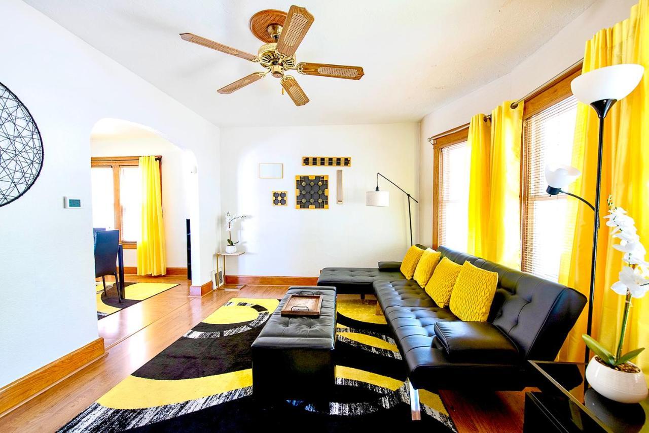 The Amber Retreat - Brooklyn Centre Comfort - Charming Space For Families, Couples & Business Travelers Near Downtown - With 300Mb Wifi, Parking & Self Check-In Cleveland Bagian luar foto