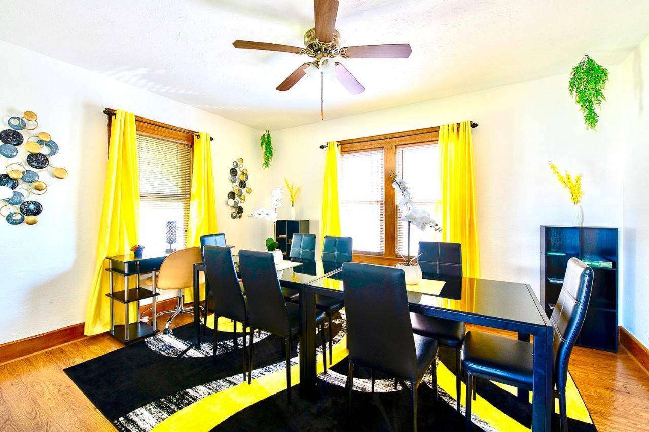 The Amber Retreat - Brooklyn Centre Comfort - Charming Space For Families, Couples & Business Travelers Near Downtown - With 300Mb Wifi, Parking & Self Check-In Cleveland Bagian luar foto