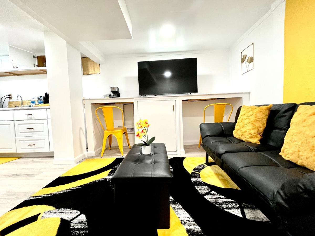 The Amber Retreat - Brooklyn Centre Comfort - Charming Space For Families, Couples & Business Travelers Near Downtown - With 300Mb Wifi, Parking & Self Check-In Cleveland Bagian luar foto