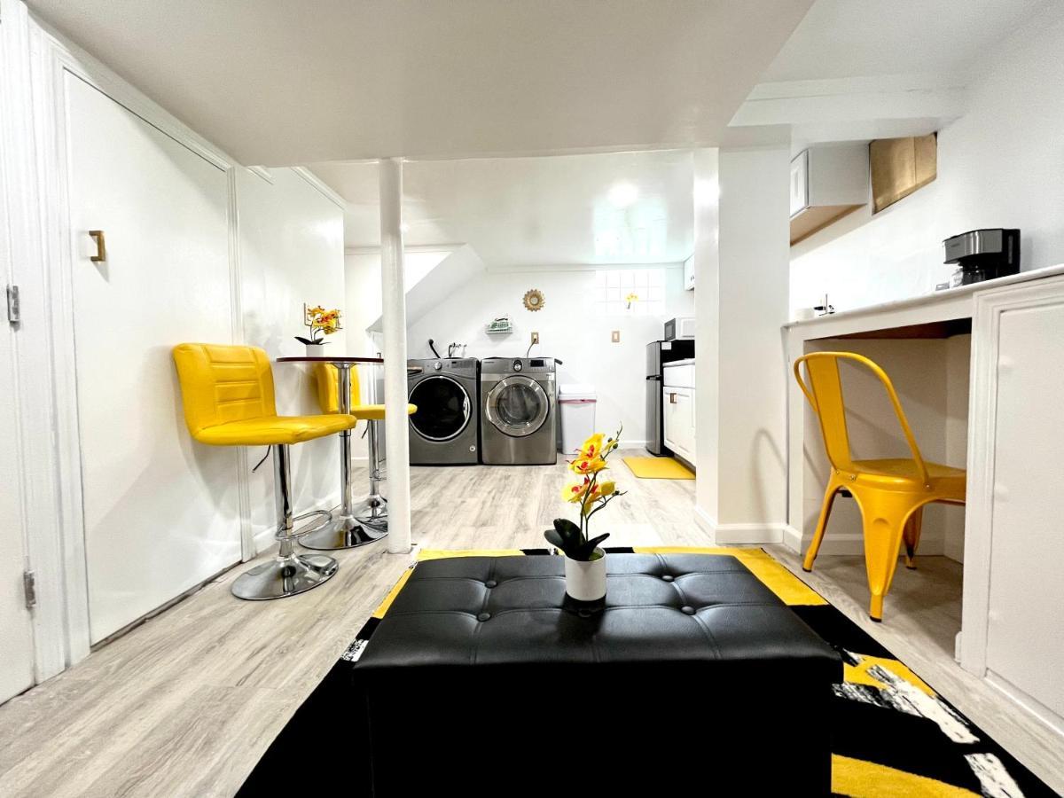 The Amber Retreat - Brooklyn Centre Comfort - Charming Space For Families, Couples & Business Travelers Near Downtown - With 300Mb Wifi, Parking & Self Check-In Cleveland Bagian luar foto