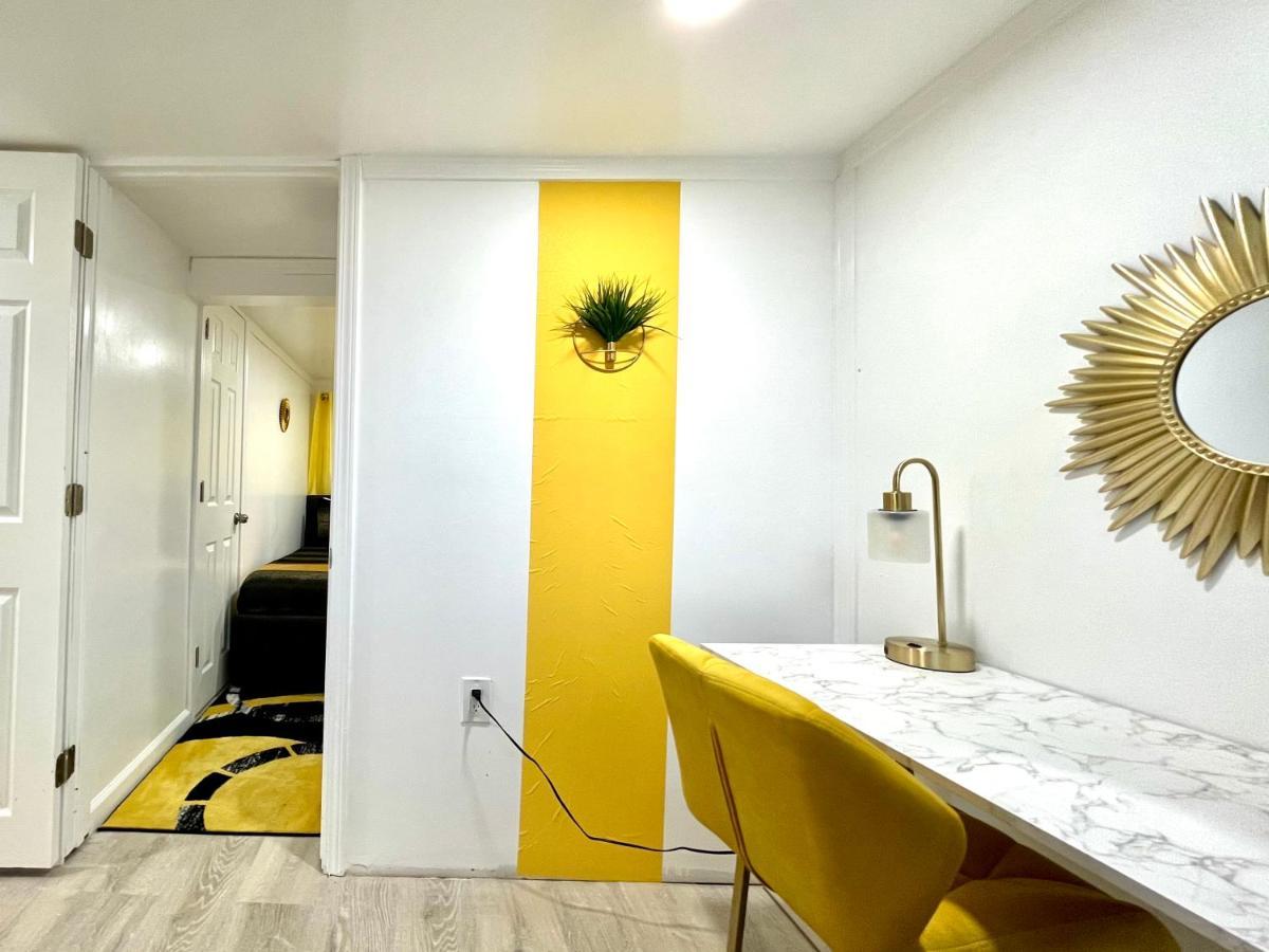 The Amber Retreat - Brooklyn Centre Comfort - Charming Space For Families, Couples & Business Travelers Near Downtown - With 300Mb Wifi, Parking & Self Check-In Cleveland Bagian luar foto