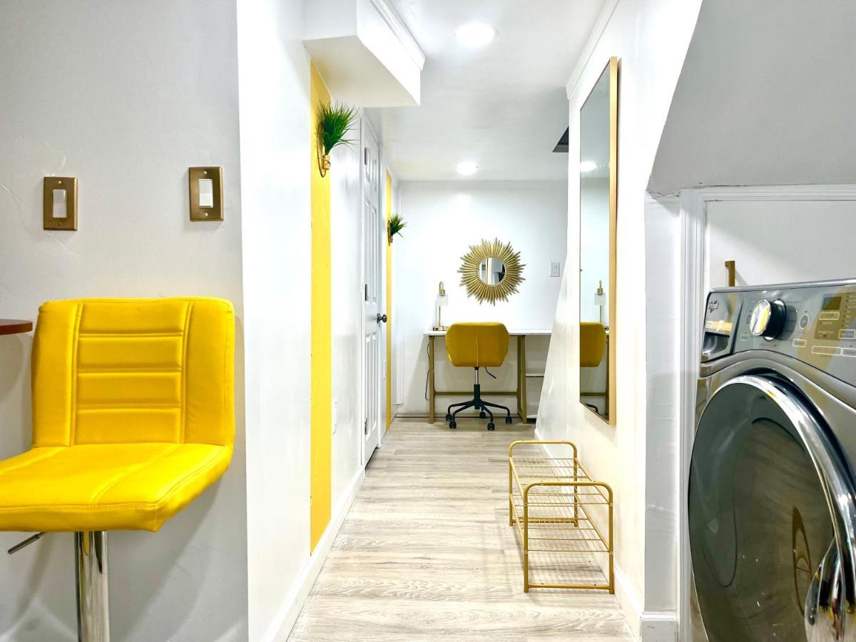 The Amber Retreat - Brooklyn Centre Comfort - Charming Space For Families, Couples & Business Travelers Near Downtown - With 300Mb Wifi, Parking & Self Check-In Cleveland Bagian luar foto