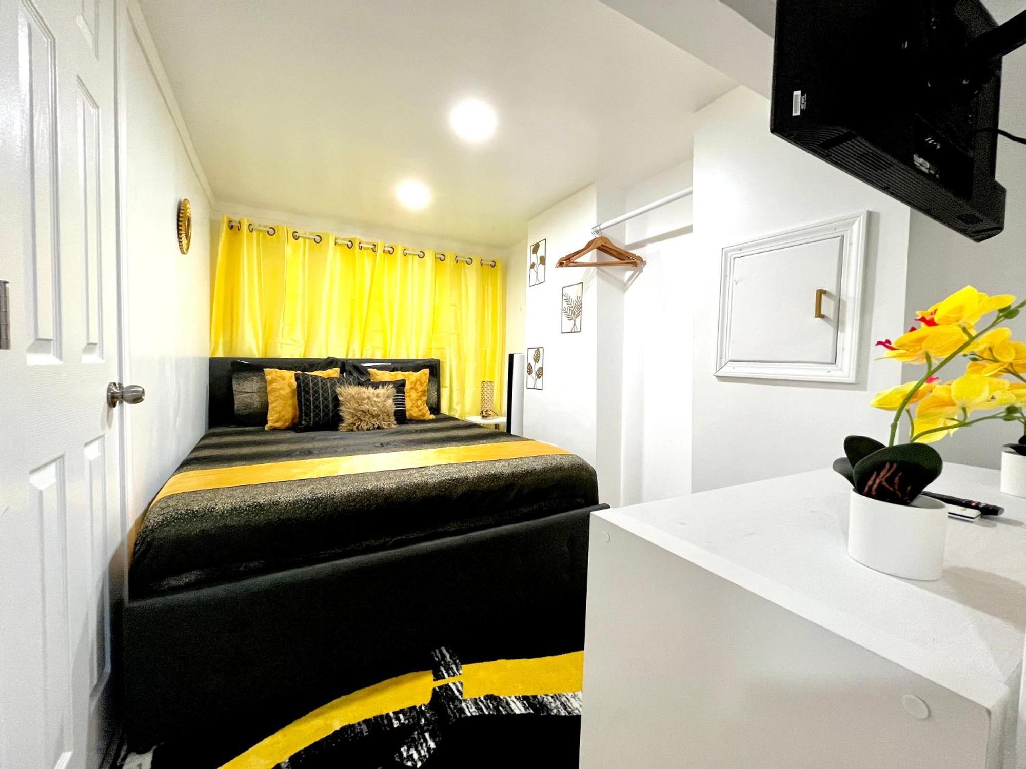 The Amber Retreat - Brooklyn Centre Comfort - Charming Space For Families, Couples & Business Travelers Near Downtown - With 300Mb Wifi, Parking & Self Check-In Cleveland Bagian luar foto